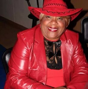 Meet your Posher, Lee esther